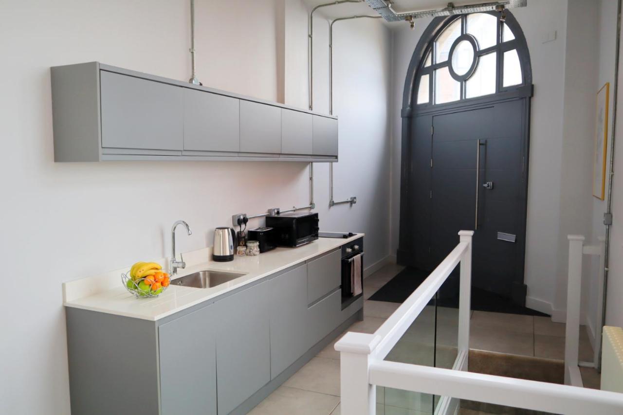 Trendy Urban Industrial Apartment - Great Location - Parking - Fast Wifi - Smart Tv - Beautiful 2 Double Bedroom Apartment Sleeps Up To 4! Bournemouth Exterior foto
