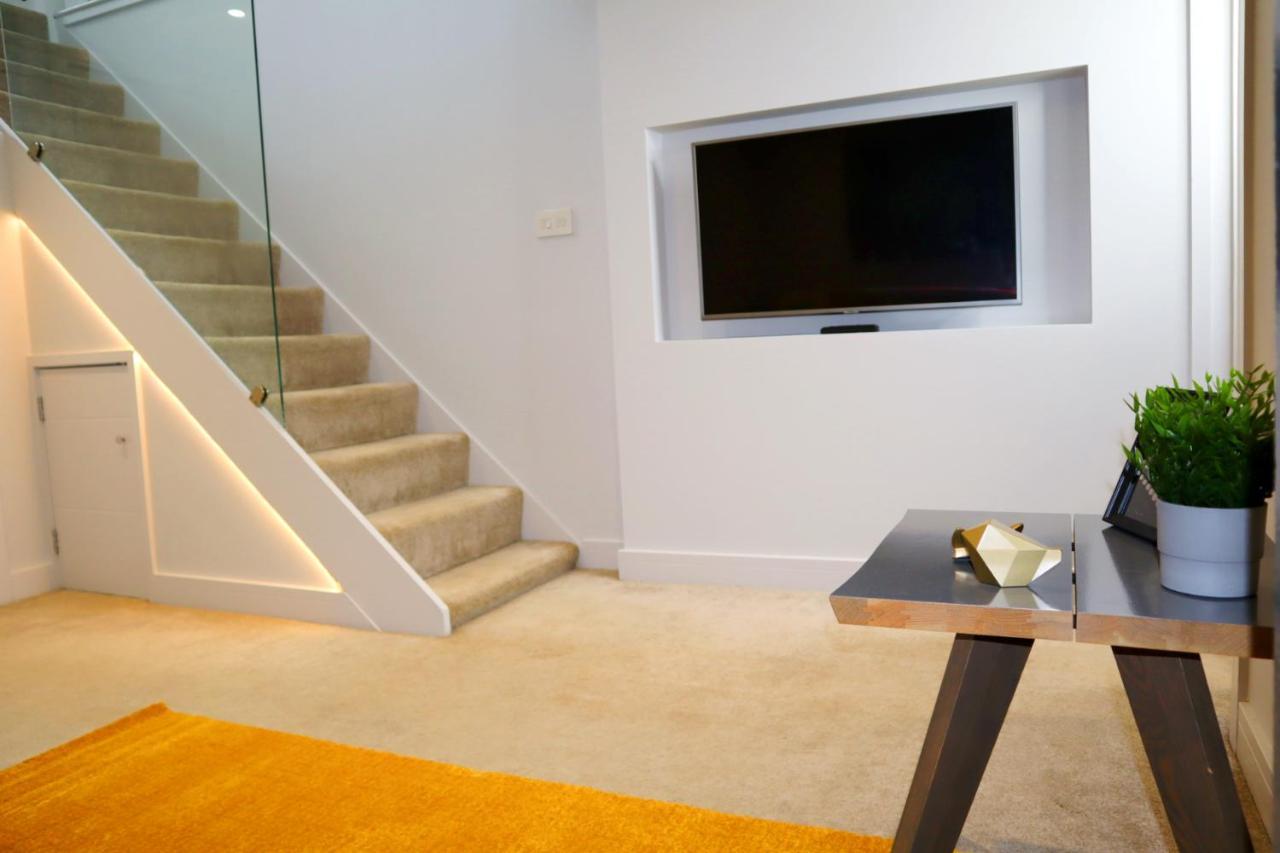 Trendy Urban Industrial Apartment - Great Location - Parking - Fast Wifi - Smart Tv - Beautiful 2 Double Bedroom Apartment Sleeps Up To 4! Bournemouth Exterior foto